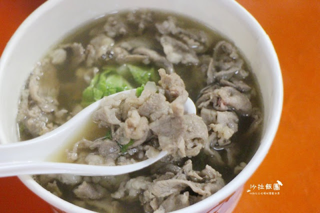 羅東夜市超人氣排隊美食『阿灶伯羊肉』像豆花一般口感的臭豆腐