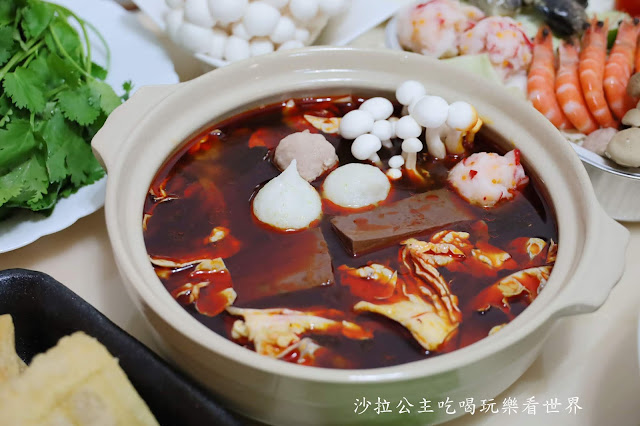 金門人的火鍋"全聯"就可以買到"良金牧場"『酒糟麻辣鍋』『酒糟酸白菜火鍋湯底』跨年火鍋/在家就能享用金門酒糟牛第一品牌 12 金門人的火鍋"全聯"就可以買到"良金牧場"『酒糟麻辣鍋』『酒糟酸白菜火鍋湯底』跨年火鍋/在家就能享用金門酒糟牛第一品牌