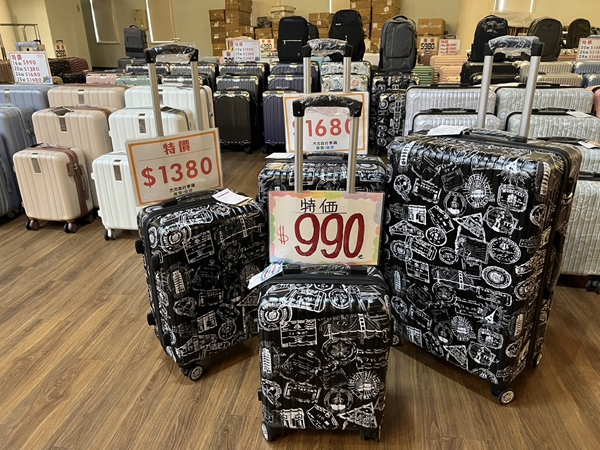 高雄楠梓行李箱特賣會,工廠直營廠拍最低990元起,胖胖箱、前開式行李箱、登機箱、包包通通有 4 高雄楠梓行李箱特賣會,工廠直營廠拍最低990元起,胖胖箱、前開式行李箱、登機箱、包包通通有