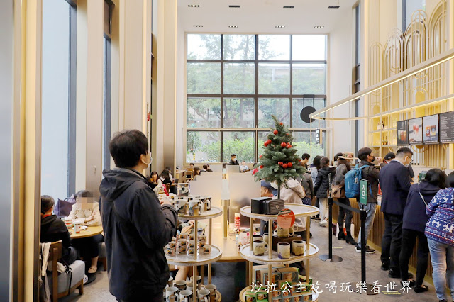 全台第一間進駐飯店的『星巴克(時代寓所門市)』銅面圓管線條打造藝術中島吧檯 6 全台第一間進駐飯店的『星巴克(時代寓所門市)』銅面圓管線條打造藝術中島吧檯