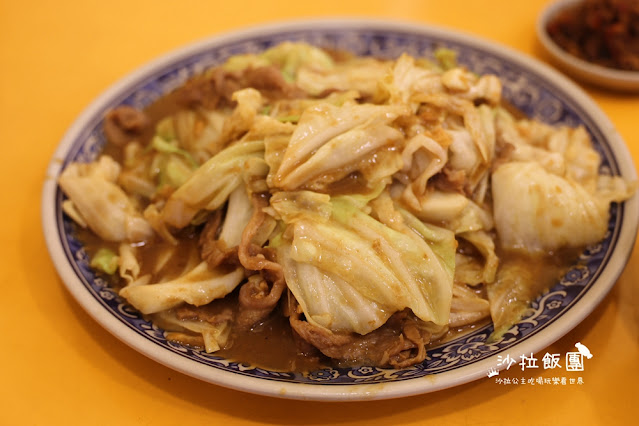 龍江路巨無霸羊肉炒麵『新東羊羊肉料理專賣店』中山宵夜，內用可續湯