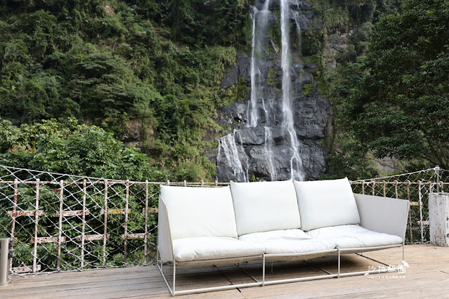 烏來景觀餐廳『瀑布3號』離瀑布最近的距離、兒童遊戲區 28 烏來景觀餐廳『瀑布3號』離瀑布最近的距離、兒童遊戲區