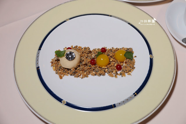 台北必吃牛排，營造郵輪船艙地中海藍白風格，好吃的頂級牛排