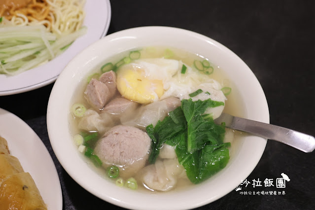 平日下午也要排隊『西門麵店』24小時營業,銷魂豬腳飯 14 平日下午也要排隊『西門麵店』24小時營業,銷魂豬腳飯