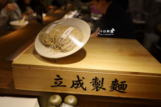 為了吃這碗麵排了快一小時,長生塩人劍潭店士林深夜美食 9 為了吃這碗麵排了快一小時,長生塩人劍潭店士林深夜美食