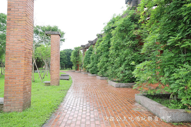 宜蘭景點/綠建築『宜蘭縣政府』婚紗拍攝/散步/運動 11 宜蘭景點/綠建築『宜蘭縣政府』婚紗拍攝/散步/運動