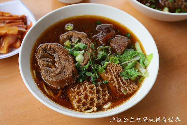 宜蘭頭城必吃排隊美食『龍記牛肉麵』限量牛三寶麵晚來吃不到