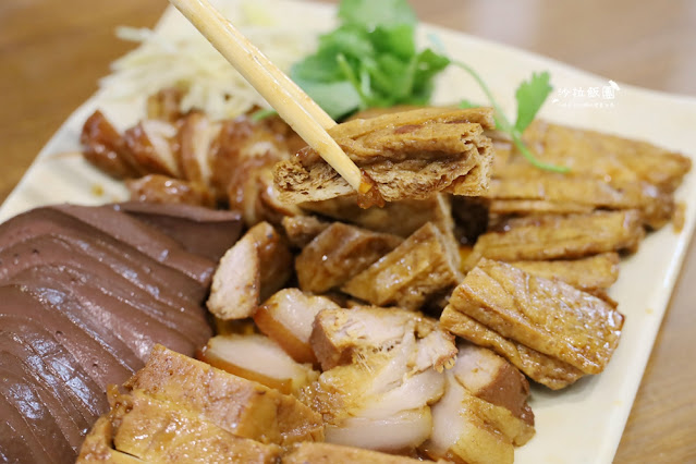 礁溪人氣爆棚大滷鍋『三民大飯店』一天只營業五小時、大碗又便宜 44 礁溪人氣爆棚大滷鍋『三民大飯店』一天只營業五小時、大碗又便宜