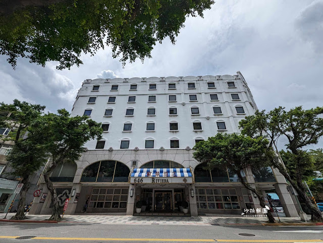 台北必吃牛排，營造郵輪船艙地中海藍白風格，好吃的頂級牛排