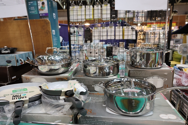 【雙北最大台灣廠拍】tokuyo按摩椅、夏普、名牌運動鞋、伊蕾服飾 136 【雙北最大台灣廠拍】tokuyo按摩椅、夏普、名牌運動鞋、伊蕾服飾