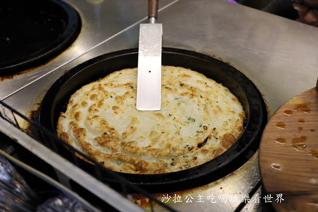 逢甲夜市美食『逢甲丹丹蔥油餅』銅板美食/9種口味 5 逢甲夜市美食『逢甲丹丹蔥油餅』銅板美食/9種口味