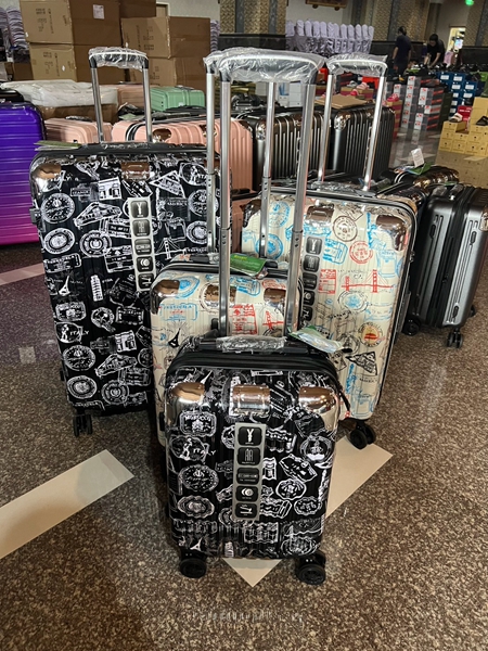 南投埔里行李箱特賣會,工廠直營廠拍,最低990元起,胖胖箱、登機箱、包包通通有 21 南投埔里行李箱特賣會,工廠直營廠拍,最低990元起,胖胖箱、登機箱、包包通通有