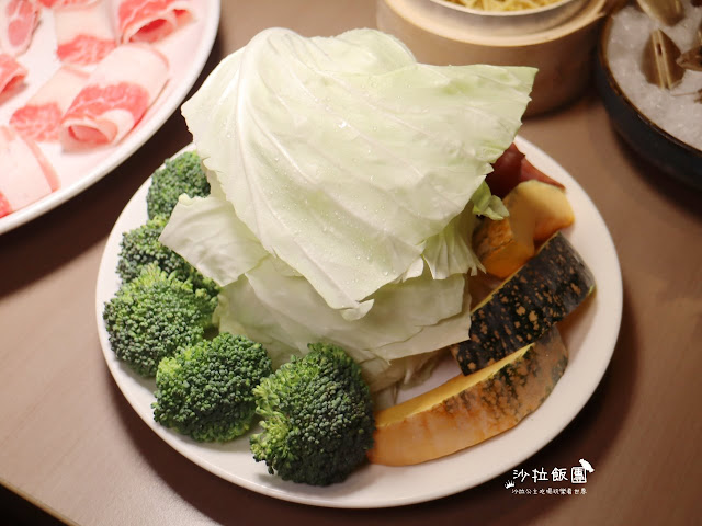 三重麻辣鍋『麻妃頂級麻辣鴛鴦鍋』正宗酸白菜/提供外帶服務 12 三重麻辣鍋『麻妃頂級麻辣鴛鴦鍋』正宗酸白菜/提供外帶服務