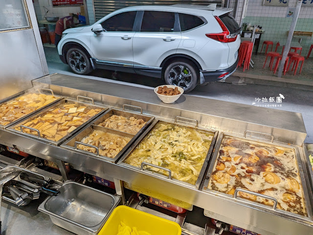 嘉義火雞肉飯『嘉義噴水雞肉飯中山店』稱霸70年的火雞肉飯,早餐就能吃 19 嘉義火雞肉飯『嘉義噴水雞肉飯中山店』稱霸70年的火雞肉飯,早餐就能吃