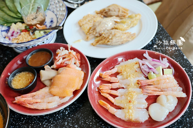 台北吃到飽『泰市場海鮮自助餐廳』天使紅蝦、甜蝦、干貝、極厚蝦餅、泰式奶茶通通吃到飽