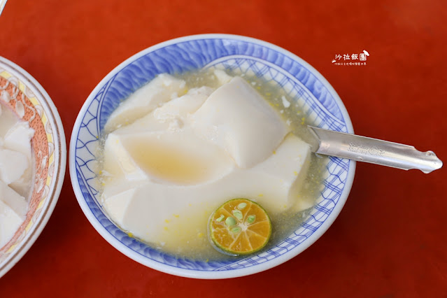 鹽埕王家手工豆花,傳統炒糖慢火熬煮,金桔豆花必點 8 鹽埕王家手工豆花,傳統炒糖慢火熬煮,金桔豆花必點