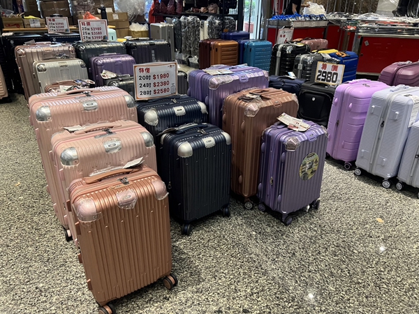 【嘉義新港】行李箱特賣會,工廠直營廠拍最低990元起,胖胖箱、前開式行李箱、後背包 4 【嘉義新港】行李箱特賣會,工廠直營廠拍最低990元起,胖胖箱、前開式行李箱、後背包