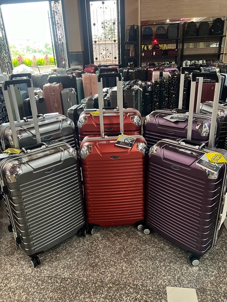 南投埔里行李箱特賣會,工廠直營廠拍,最低990元起,胖胖箱、登機箱、包包通通有 24 南投埔里行李箱特賣會,工廠直營廠拍,最低990元起,胖胖箱、登機箱、包包通通有