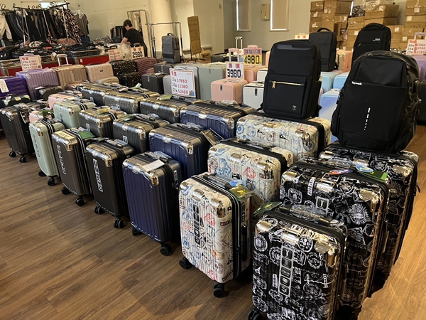 高雄楠梓行李箱特賣會,工廠直營廠拍最低990元起,胖胖箱、前開式行李箱、登機箱、包包通通有 13 高雄楠梓行李箱特賣會,工廠直營廠拍最低990元起,胖胖箱、前開式行李箱、登機箱、包包通通有