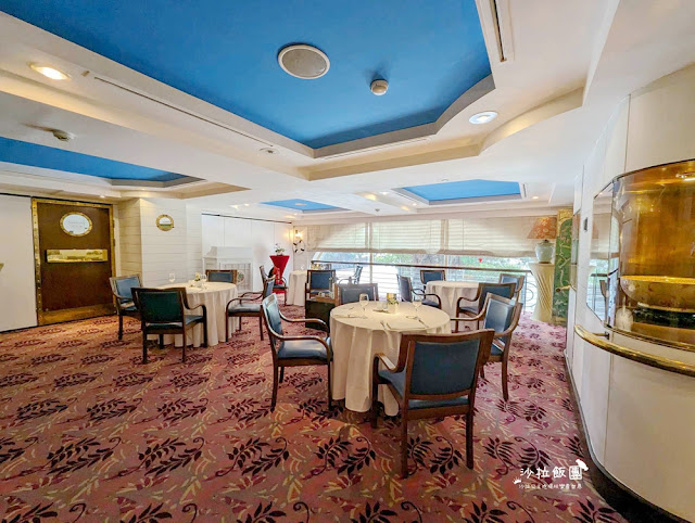 台北必吃牛排，營造郵輪船艙地中海藍白風格，好吃的頂級牛排