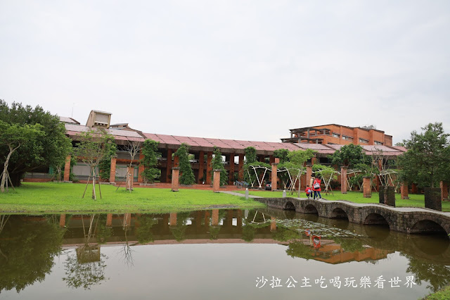 宜蘭景點/綠建築『宜蘭縣政府』婚紗拍攝/散步/運動 14 宜蘭景點/綠建築『宜蘭縣政府』婚紗拍攝/散步/運動