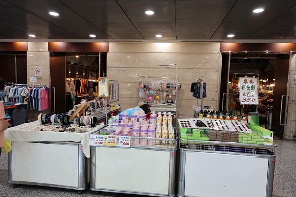 【雙北最大台灣廠拍】tokuyo按摩椅、夏普、名牌運動鞋、伊蕾服飾 183 【雙北最大台灣廠拍】tokuyo按摩椅、夏普、名牌運動鞋、伊蕾服飾