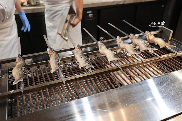 台北最難訂吃到飽島語自助餐廳,晚餐爽吃四小時,假日還送半隻龍蝦 29 台北最難訂吃到飽島語自助餐廳,晚餐爽吃四小時,假日還送半隻龍蝦