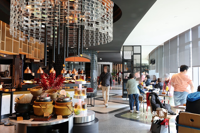 台北吃到飽『泰市場海鮮自助餐廳』天使紅蝦、甜蝦、干貝、極厚蝦餅、泰式奶茶通通吃到飽