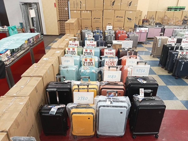 台南仁德行李箱特賣會，最低990元起，工廠直營廠拍，只有10天