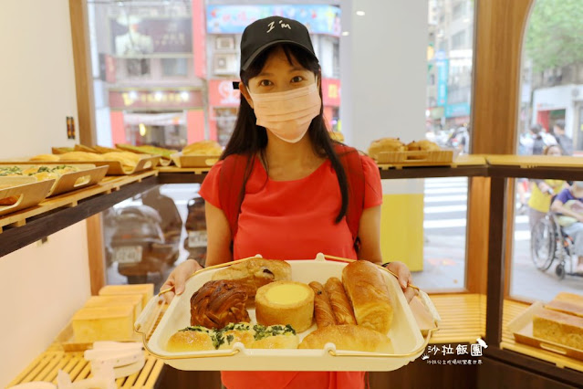 日本熊本生吐司一條只要百元『小鳥吃吐司(台北南昌店)』插旗台北中正區 37 日本熊本生吐司一條只要百元『小鳥吃吐司(台北南昌店)』插旗台北中正區