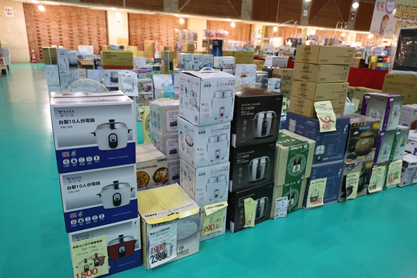 【雙北最大台灣廠拍】tokuyo按摩椅、夏普、名牌運動鞋、伊蕾服飾 56 【雙北最大台灣廠拍】tokuyo按摩椅、夏普、名牌運動鞋、伊蕾服飾