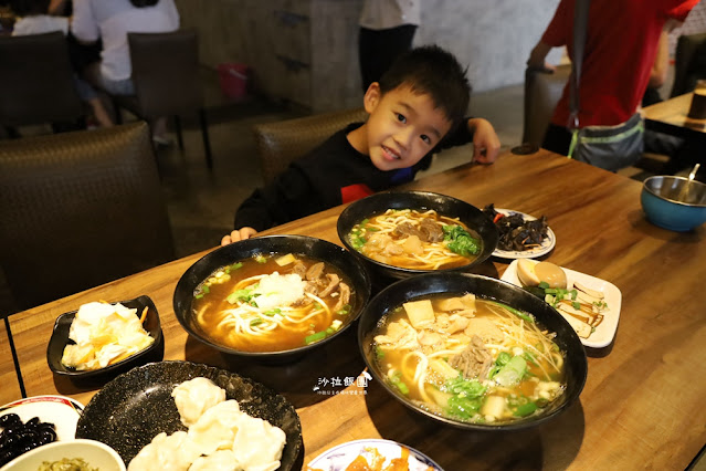 桃園牛肉麵吃到飽『呷飽牛肉麵南平店』加麵加湯免費,豆花、咖啡飲料無限供應 46 桃園牛肉麵吃到飽『呷飽牛肉麵南平店』加麵加湯免費,豆花、咖啡飲料無限供應