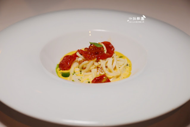 台北必吃牛排，營造郵輪船艙地中海藍白風格，好吃的頂級牛排