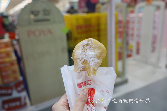 樂華夜市白糖粿/冷掉吃也很酥/外形像牛舌餅裹糖粉 13 樂華夜市白糖粿/冷掉吃也很酥/外形像牛舌餅裹糖粉