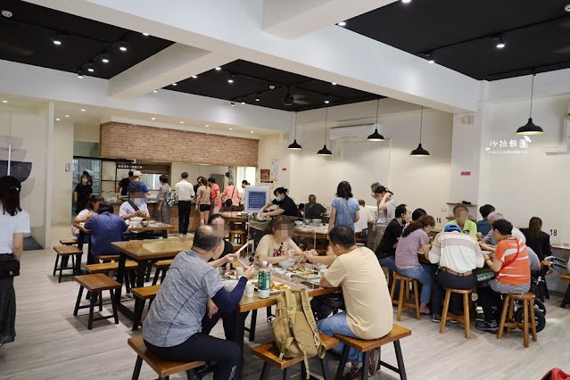 礁溪人氣爆棚大滷鍋『三民大飯店』一天只營業五小時、大碗又便宜 14 礁溪人氣爆棚大滷鍋『三民大飯店』一天只營業五小時、大碗又便宜