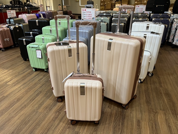 高雄楠梓行李箱特賣會,工廠直營廠拍最低990元起,胖胖箱、前開式行李箱、登機箱、包包通通有 3 高雄楠梓行李箱特賣會,工廠直營廠拍最低990元起,胖胖箱、前開式行李箱、登機箱、包包通通有