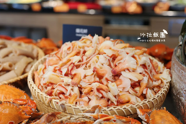 台北吃到飽『泰市場海鮮自助餐廳』天使紅蝦、甜蝦、干貝、極厚蝦餅、泰式奶茶通通吃到飽
