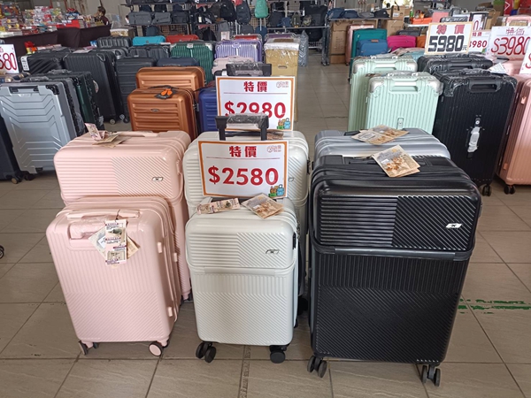 台中豐原行李箱特賣會,工廠直營廠拍990元起,包包、公事包通通有 24 台中豐原行李箱特賣會,工廠直營廠拍990元起,包包、公事包通通有