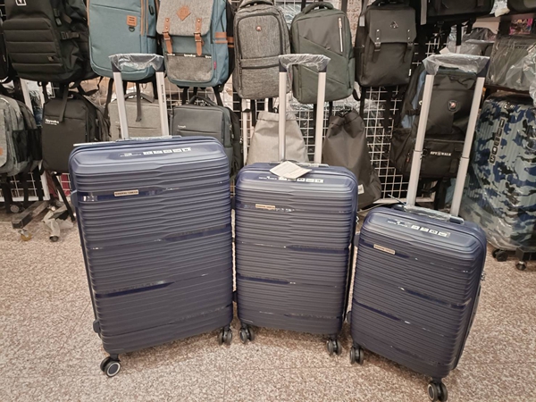 台中豐原行李箱特賣會,工廠直營廠拍990元起,包包、公事包通通有 28 台中豐原行李箱特賣會,工廠直營廠拍990元起,包包、公事包通通有