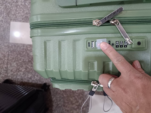 台中豐原行李箱特賣會,工廠直營廠拍990元起,包包、公事包通通有 18 台中豐原行李箱特賣會,工廠直營廠拍990元起,包包、公事包通通有