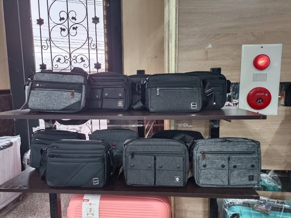 台中豐原行李箱特賣會,工廠直營廠拍990元起,包包、公事包通通有 46 台中豐原行李箱特賣會,工廠直營廠拍990元起,包包、公事包通通有