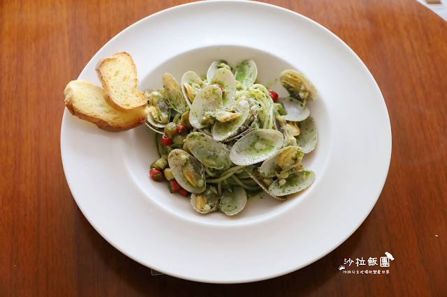 台北輕食.下午茶『歐華酒店-歐麗蛋糕坊』巨無霸紅麴雞腿堡/芒果季限定蛋糕.甜點 13 台北輕食.下午茶『歐華酒店-歐麗蛋糕坊』巨無霸紅麴雞腿堡/芒果季限定蛋糕.甜點