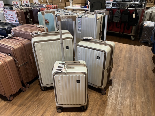 高雄楠梓行李箱特賣會,工廠直營廠拍最低990元起,胖胖箱、前開式行李箱、登機箱、包包通通有 31 高雄楠梓行李箱特賣會,工廠直營廠拍最低990元起,胖胖箱、前開式行李箱、登機箱、包包通通有