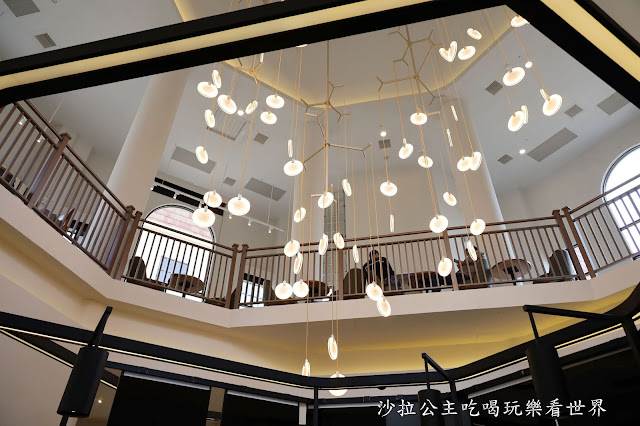 台中景點『麗寶Outlet Mall』打造"小義大利"/全台首間"歐式鐘樓"星巴克鐘樓門市/木育森林 26 台中景點『麗寶Outlet Mall』打造"小義大利"/全台首間"歐式鐘樓"星巴克鐘樓門市/木育森林