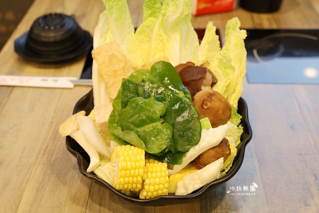 士林劍潭火鍋『川邸鍋物專門』蔬菜自助吧吃到飽 25 士林劍潭火鍋『川邸鍋物專門』蔬菜自助吧吃到飽