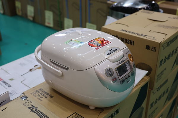 【雙北最大台灣廠拍】tokuyo按摩椅、夏普、名牌運動鞋、伊蕾服飾 55 【雙北最大台灣廠拍】tokuyo按摩椅、夏普、名牌運動鞋、伊蕾服飾