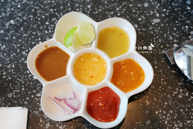 台北吃到飽『泰市場海鮮自助餐廳』天使紅蝦、甜蝦、干貝、極厚蝦餅、泰式奶茶通通吃到飽