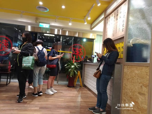 東區便當/港式燒臘『香港老友記粥麵飯館』老店/捷運忠孝復興站 4 東區便當/港式燒臘『香港老友記粥麵飯館』老店/捷運忠孝復興站