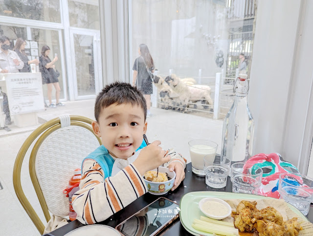 宜蘭景點黑RURU CAFE,來用餐還可以順便餵羊不用再找景點 30 宜蘭景點黑RURU CAFE,來用餐還可以順便餵羊不用再找景點